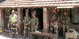उत्सव के माहौल में हो रहा मतदान, सुबह से बूथों पर मतदाताओं की लंबी कतारें