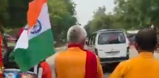 पैडा वाले बाबा ने शुरू की पैदल यात्रा:बागेश्वर धाम सरकार कथा के लिए संकल्प यात्रा