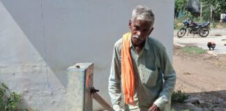 सूखा हैंडपंप, प्यासे ग्रामीण:महुवी नानकार में पानी के लिए भटकना पड़ रहा, मरम्मत की मांग
