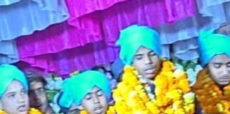 अमोढ़ा के मदरसा महबूबिया में जश्न-ए-दस्तारबंदी:4 छात्र बने हाफिज, कुरान और सर्टिफिकेट देकर किया सम्मानित; मेले में उमड़ी हजारों की भीड़