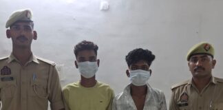 परतावल में मोबाइल चोरी का 2 घंटे में खुलासा:महराजगंज में दो आरोपी गिरफ्तार, चोरी के फोन और बाइक बरामद