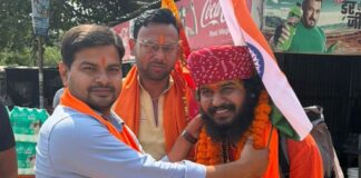 बागेश्वर धाम कथा के संकल्प को लेकर पदयात्रा:कप्तानगंज में किया स्वागत, जयकारों से पूरा क्षेत्र गूंजा