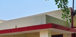 अधिकारियों की सुस्ती, ग्रामीणों की अग्निपरीक्षा:4 दिन से घुघली फीडर ठप, रात भर नहीं आती बिजली; उमस ने छीनी ग्रामीणों की नींद