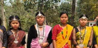 आदिवासी समाज ने गोंड जाति प्रमाण पत्रों की जांच मांगी:श्रावस्ती से लखनऊ पहुंचकर ज्ञापन सौंपा, उच्च स्तरीय जांच की मांग