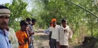 इकौना में गौशाला मार्ग जर्जर:कीचड़ से ग्रामीणों को आवागमन बाधित, शिकायत के बाद भी नहीं हुई सुनवाई