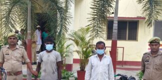 चोरी के पम्पिंग सेट के साथ दो गिरफ्तार:पुलिस ने नेपाली मुद्रा भी बरामद की