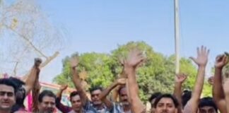 दक्खिन डीह में जर्जर बिजली तारों पर ग्रामीणों का विरोध:केबल लाइन व हाईमास्ट लाइट की मांग, SDO ने दिए जांच के आदेश