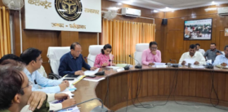 आईजीआरएस शिकायतों के गुणवत्तापूर्ण निस्तारण में लापरवाही बर्दाश्त नहीं: डीएम डॉ० अंकुर लाठर
