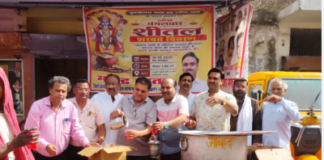 कानपुर: भीषण गर्मी में राहगीरों को बांटा शर्बत, लोगों को मिली राहत
