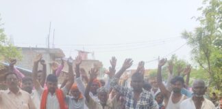 नाली निर्माण में अनियमितता का आरोप, ग्रामीणों ने रुकवाया काम:महराजगंज में 19 करोड़ की नाली परियोजना पर हंगामा, ग्रामीणों ने जताई नाराजगी
