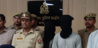बस्ती में सड़क किनारे मिले शव का खुलासा:48 घंटे में दो आरोपी गिरफ्तार, चाकू और वाहन बरामद
