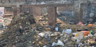जमुनहा चौराहे पर कूड़े का ढेर:बदबू और बीमारियों का खतरा; स्थानीय लोग परेशान