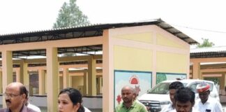 डीएम ने परसरामपुर क्षेत्र का औचक निरीक्षण किया:राजकीय पॉलिटेक्निक और मिनी स्टेडियम का भी लिया जायजा