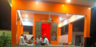 बृजमनगंज थाना परिसर में हरि कीर्तन, भंडारे का आयोजन:बड़े मंगलवार पर मनोकामना हनुमान मंदिर में हुआ सहभोज