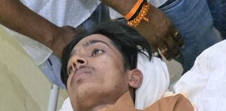 बहुभोज समारोह में टेंट लगाते वक्त करंट से युवक झुलसा:सिसवा में हाईटेंशन लाइन की चपेट में आया, गंभीर हालत में जिला अस्पताल रेफर