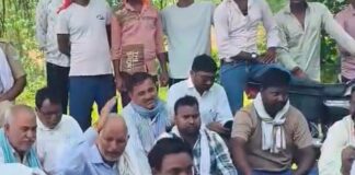 खुनियांव में सीमांकन के दौरान राजस्व कर्मचारियों से मारपीट:नाराज कर्मी धरने पर बैठे, पुलिस बल मौके पर मौजूद