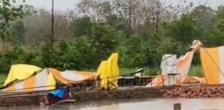 सिसवा के सय्यदा नूरी गर्ल्स कॉलेज का जलसा रद्द:आंधी-बारिश से पंडाल गिरा, लड़कियों की दस्तारबंदी होनी थी