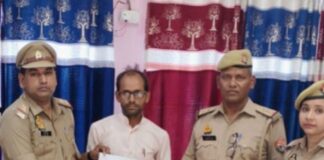 बस्ती पुलिस ने साइबर ठगी के ₹1 लाख लौटाए:APK फाइल डाउनलोड करने पर हुई थी धोखाधड़ी, पीड़ित ने बोला थैंक्यू