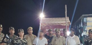 सिद्धार्थनगर के ककरहवा बॉर्डर पर नेपाली नागरिक गिरफ्तार:आरोपी के पास 18 विदेशी पासपोर्ट बरामद, जांच जारी