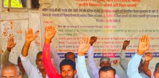 गोविंद नगर शुगर मिल गेट पर धरना जारी:रिटेनर भुगतान और मिल चलाने की मांग कर रहे श्रमिक, परिवारों चलाने में आ रहा संकट