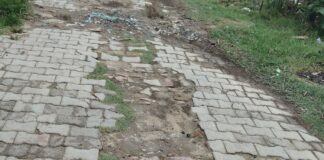 बगुलहवा में सड़क खोदकर छोड़ी, महीनों से न मरम्मत न:’हर घर जल’ योजना अधूरी, ग्रामीण परेशान; हादसे का डर