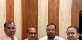 शिक्षामित्रों का मानदेय बढ़कर 18 हजार रुपए हुआ:खेसरहा में खुशी की लहर, बीईओ नीरज सिंह का सम्मान