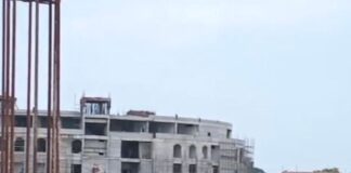 महराजगंज में 450 करोड़ के इंटीग्रेटेड चेक पोस्ट पहुंचे डीएम:निर्माण एजेंसियों को समय पर काम पूरा करने का निर्देश दिया