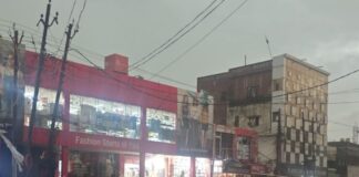बस्ती में तेज हवाओं के साथ बारिश:दिन में छाया अंधेरा, गर्मी से मिली राहत, किसानों के लिए फायदेमंद होगी