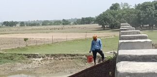 श्रावस्ती में दैनिक भास्कर की खबर का असर:जमुनहा में बंबा घाट पुल की मरम्मत का काम शुरू, प्रशासन ने लिया संज्ञान
