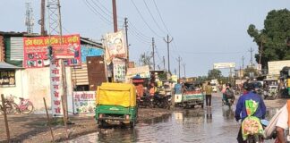 बस्ती में कलवारी चौराहे पर भीषण जलभराव:रामजानकी मार्ग पर आवागमन बाधित, राहगीर-व्यापारी परेशान