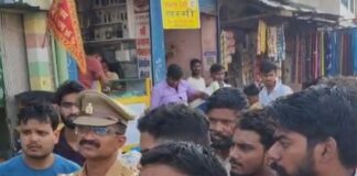 व्यापारियों ने सीओ के चालक पर लगाया अभद्रता का आरोप:बहराइच के मिहींपुरवा चौराहे पर प्रदर्शन, पुलिस ने शुरू की जांच