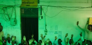 जनगणना ड्यूटी दूर लगने पर शिक्षक नाराज:भानपुर तहसील में 30-40 किमी दूर ड्यूटी पर धरना, अधिकारियों ने शांत कराया