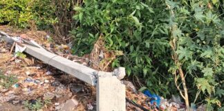 महुलानी में आंधी से दो बिजली पोल गिरे:पूरे गांव की बिजली आपूर्ति बाधित, मरम्मत जारी