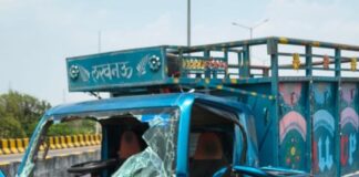 फुटहिया ओवरब्रिज पर ट्रक चालक की मौत का मामला:अज्ञात वाहन चालक के खिलाफ केस दर्ज, जांच शुरू
