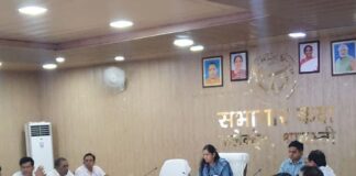 श्रावस्ती में स्वगणना कार्य तेज, शिक्षक छुट्टियों में भी जुटे:प्रशासन ने नागरिकों से जल्द जानकारी भरने की अपील की