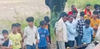 सिद्धार्थनगर में डीजे लदी पिकअप पलटने से एक की मौत:बांसी-धानी मार्ग पर हादसा, बारात से लौट रहे थे पांच घायल