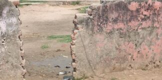 सिद्धार्थनगर में पंचायत भवन बदहाल, विद्यालय परिसर में निर्माण:ग्रामीणों ने दुरुपयोग और अव्यवस्था पर जताई चिंता