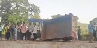 मध्य प्रदेश: तेज रफ्तार ट्रैक्टर-ट्रॉली पलटने से चार लोगों की दर्दनाक मौत और 37 घायल
