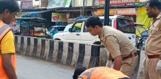 महराजगंज में सड़क हादसे में मां की मौत, बेटा घायल:महिला को कुचलते हुए फरार हो गया ट्रक, दोनों दवा लेने निकले थे