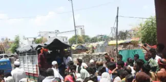 सामाजिक संस्था ने विकासनगर अग्निकांड पीड़ितों को बांटी राहत सामग्री