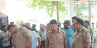 बागेश्वरधाम से लौट रहे श्रद्दालुओं की कार के उड़े परखच्चे, चार की माैत, एक घायल