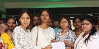 परतावल में जनगणना ड्यूटी में बदलाव की मांग:पंचायत सहायकों ने तहसीलदार को सौंपा ज्ञापन, यात्रा खर्च बढ़ने से आर्थिक स्थिति प्रभावित