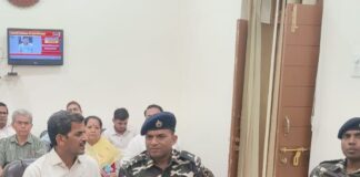 उर्वरक वितरण में गड़बड़ी पर डीएम सख्त:बिक्री में अनियमितता मिलने पर होगी कठोर कार्रवाई, बॉर्डर पर निगरानी