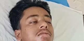 नवाबगंज में बाइक सवार12 फीट गहरी खाई में गिरा:पुलिया निर्माण स्थल पर हुआ हादसा, अस्पताल में इलाज जारी