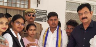 नीट-नेट पेपर लीक पर छात्रों का विरोध:बस्ती से राष्ट्रपति के नाम ज्ञापन भेजकर निष्पक्ष जांच की मांग