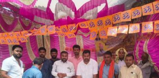 बेनीपुर चौराहे पर प्रसाद वितरण कार्यक्रम का आयोजन:ज्येष्ठ माह के दूसरे मंगलवार पर श्रद्धालुओं ने ग्रहण किया प्रसाद