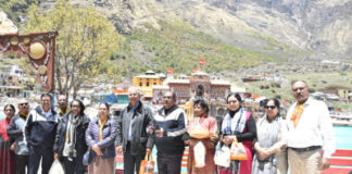 संसदीय स्थायी समिति के अध्यक्ष और सदस्यों ने किए बदरीनाथ धाम के दर्शन