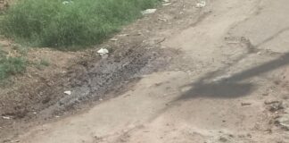 कैदुवा गांव का मुख्य मार्ग कच्चा, बारिश में आवागमन बाधित:श्रावस्ती में ग्रामीणों को चौराहे तक पहुंचने में हो रही परेशानी