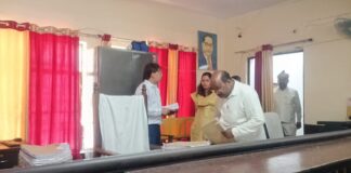 जिलाधिकारी ने तहसील इकौना का किया औचक निरीक्षण