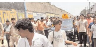 सेलिब्रिटी स्टाइल में हुई विदाई, हाफिजगंज रवाना हुए इंस्पेक्टर संतोष कुमार